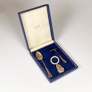 Estuche con Juego de Bebé en Plata 800: Sonajero, Cuchara y Tenedor - imagen 2