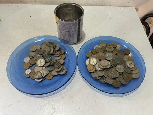 Lote siguiente: Monedas de Metal en Placas Azules