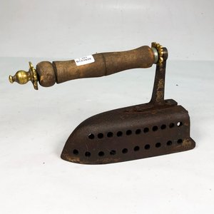 Plancha Antigua de Hierro con Asa de Madera - imagen 2