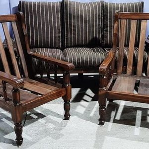 Juego de Living de Madera: Sofá y Sillones con Almohadones Rayados - imagen 3