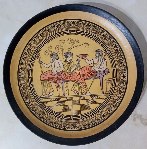 Plato de Cerámica Griega Antigua: Simposio de Hades y Perséfone