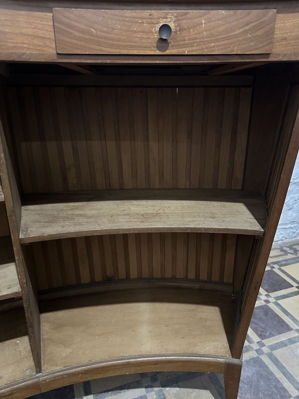 Barra de madera con butacas y estanterías - imagen 7