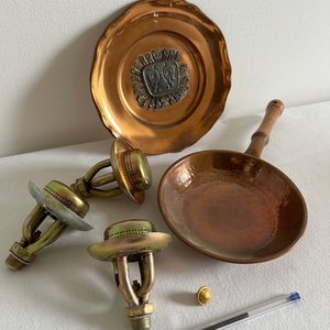 Piezas de Cobre y Bronce: Plato Decorativo, Sartén y Quemadores - imagen 2