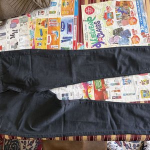 Lote de 5 Prendas de Vestir: Pantalón, Suéter y Blusas - imagen 19