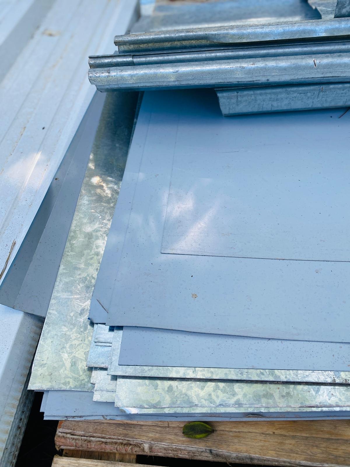 Materiales de construcción: chapas y pallets - imagen 3