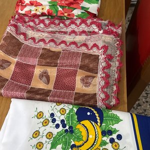 Lote siguiente: Manteles de Cocina con Diseños Florales y Frutales