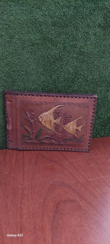 Lote anterior: Forro de cuaderno en cuero repujado A4