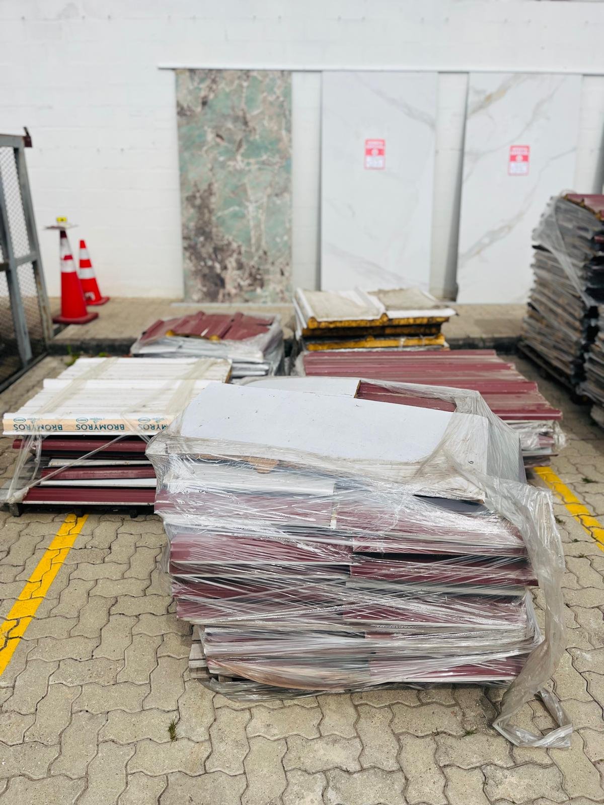 Lote de 7 Pallets de Chapa con Poliuretano