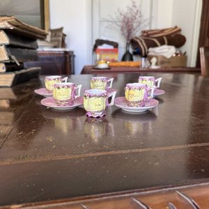 Lote siguiente: Juego de Tazas y Platillos de Porcelana Nacarada Alemana