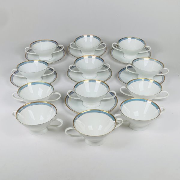 Juego de 19 Piezas de Porcelana Rosenthal para Consomé: Tazas y Platillos