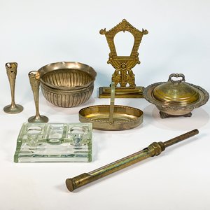 Lote anterior: Lote de 8 Piezas Vintage: Maceteros, Tinteros, Termómetro y Más