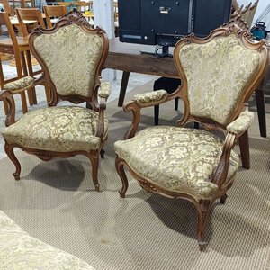 Par de Poltronas Luis XV Estilo Rococó en Madera Tallada y Tapizado Jacquard - imagen 6