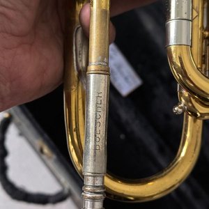 Trompeta Buescher Aristocrat Dorada con Estuche - imagen 2