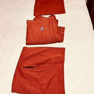 Juego de Cortinas y Fundas de Almohada Rojas - imagen 3
