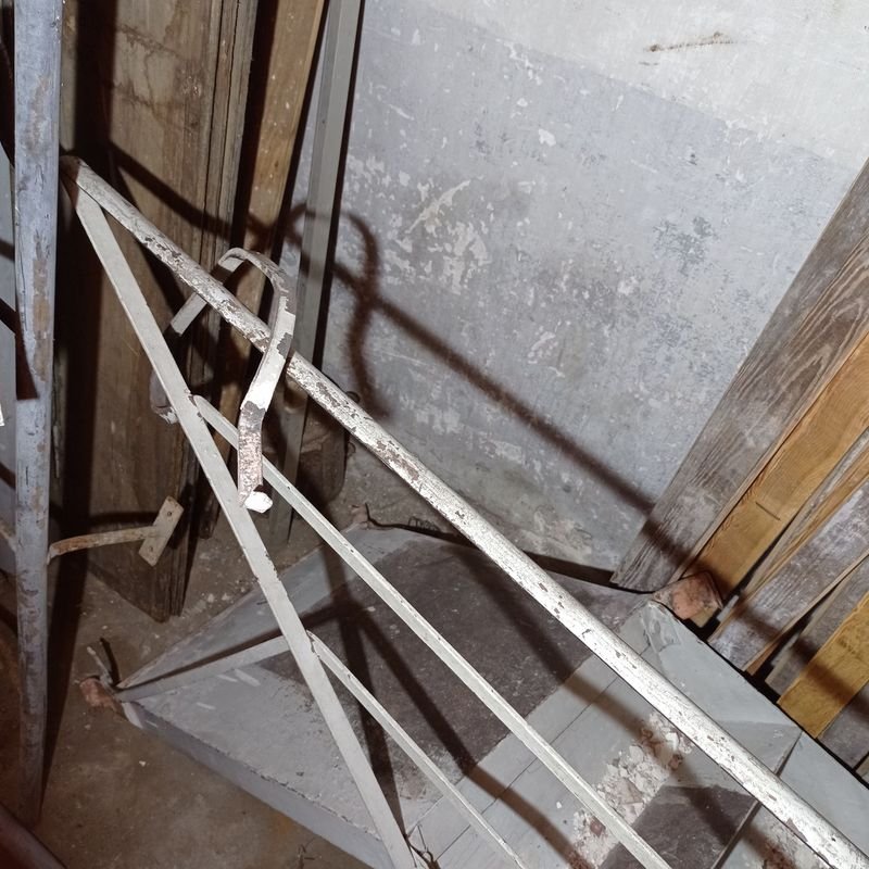 Escalera de hierro con baranda para hogar - imagen 4
