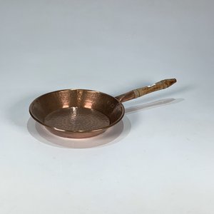 Lote siguiente: Sartén de Cobre Cincelado con Mango de Madera
