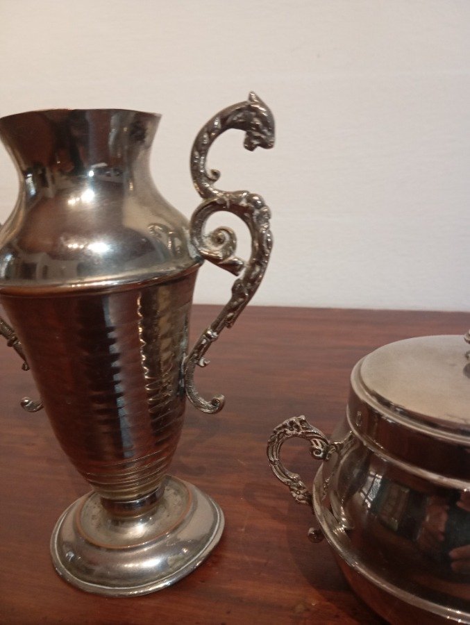 Jarrón y azucarero de metal decorativo - imagen 5