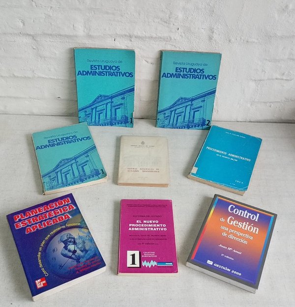 Lote de 8 Libros sobre Administración y Gestión Pública