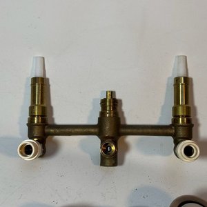 Lote de Grifería, Acoples DURA, Tapones de Pileta y Accesorios Sanitarios - imagen 4