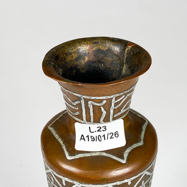 Vaso de cobre decorado con superficie constructiva - imagen 3