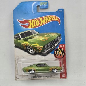 Lote siguiente: Hot Wheels Ford Torino Talladega '69 Verde con Llamas