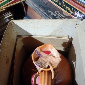 Porrón de "De Whisky of De Monks" Sellado y Lacrado con Tarjeta de 1966 - imagen 5