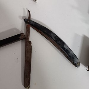 Set de Barbería Antiguo: Máquina de Cortar Pelo, Navaja y Más - imagen 4