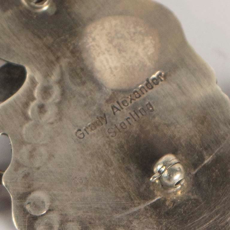 Pin de plata con figura animal y incrustación - imagen 2