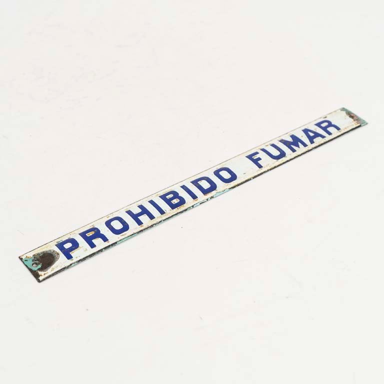 Lote siguiente: Cartelito esmaltado 'Prohibido Fumar' para decoración
