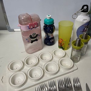 Lote de Utensilios de Cocina y Hogar: Termo, Mate, Cubiertos, Platos y Más - imagen 11