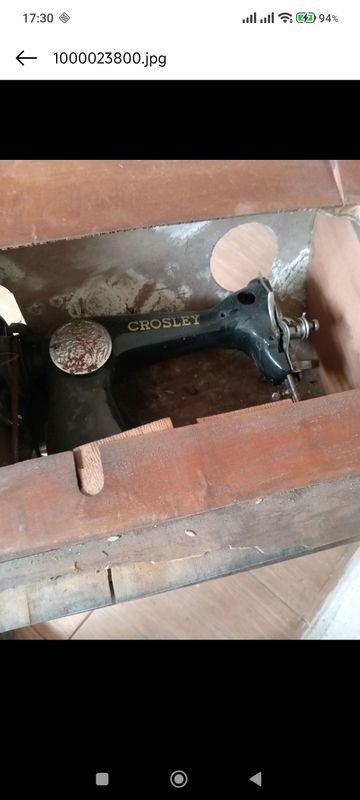 Máquina de Coser Antigua Crosley a Pedal con Mueble