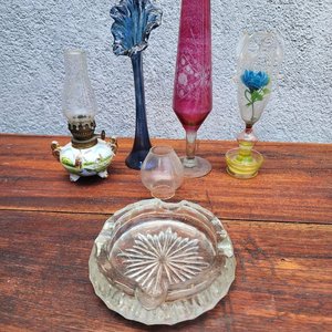 Lote anterior: Lote de Colección: Cenicero, Floreros y Lámpara de Vidrio
