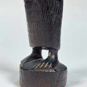 Talla Africana en Madera de Dama con Recipiente en la Cabeza - 21 cm - imagen 3