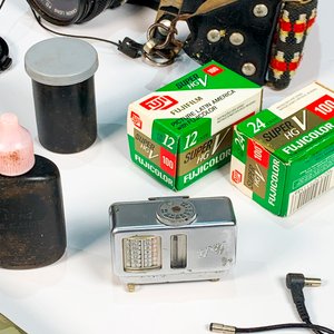Cámara Fotográfica Canon A-1 con Flash, Estuche y Accesorios - imagen 3