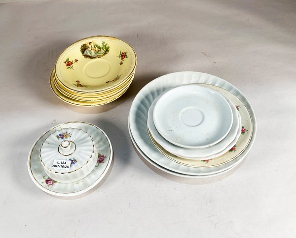 Lote de Platos y Tapa Decorados con Flores y Bordes Dorados - imagen 1