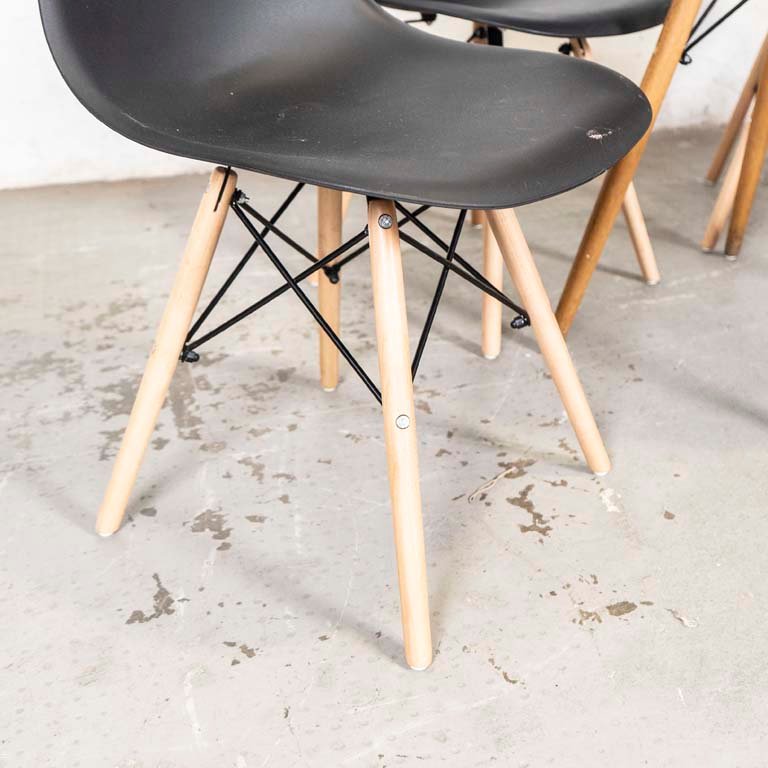 Mesa y sillas estilo Eames para decorar tu hogar - imagen 2