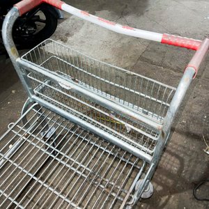 Carro tipo aeropuerto metálico con ruedas - imagen 3