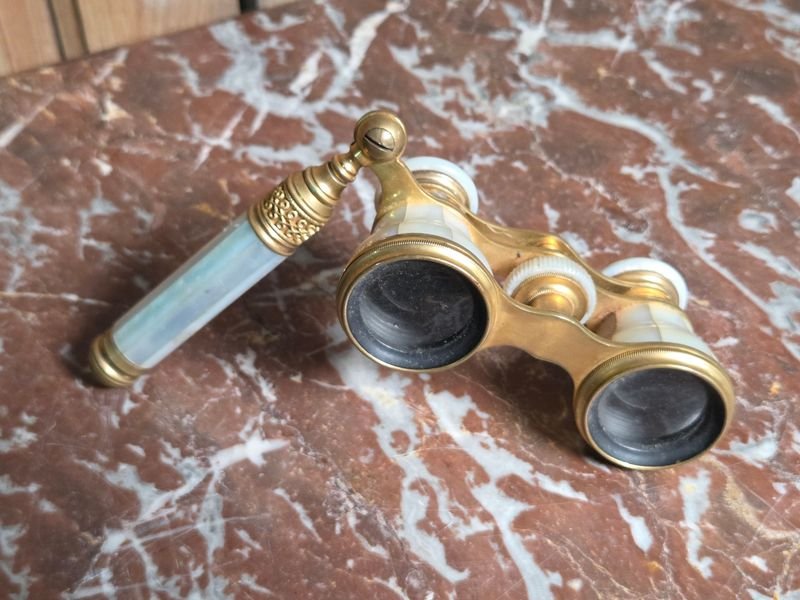 Antiguos Binoculares de Teatro en Bronce Dorado y Nácar