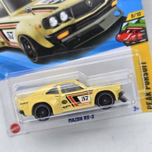 Hot Wheels Mazda RX-3 Amarillo Escala 1:64 - imagen 2