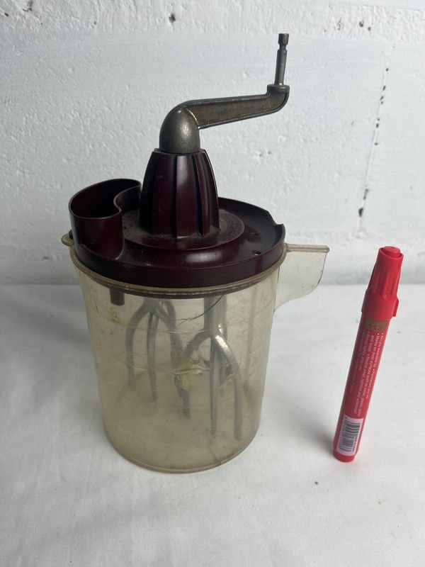 Lote siguiente: Mantequera y velas de cera artesanal