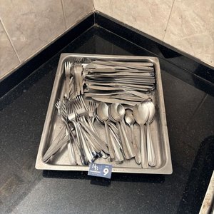 Conjunto de Cubiertos Metálicos Variados - imagen 1