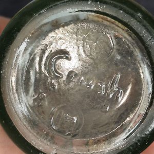 Dos Botellas Antiguas de Vidrio: Fanta y Crush - imagen 6