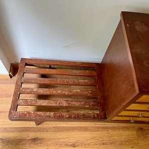 Mueble Bar Estilo Americano con 3 Cajones y Puerta con Llave - imagen 6
