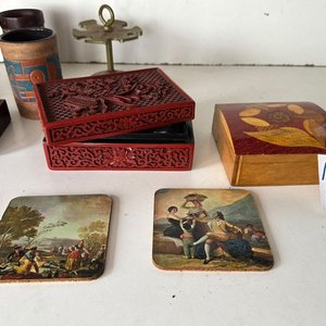 Lote de 6 Cajas de Madera, Vasos, Posavasos y Mesa de Cama - imagen 2