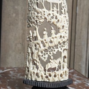 Talla de Marfil Antigua: Paisaje Oriental con Figuras y Jinete - imagen 2
