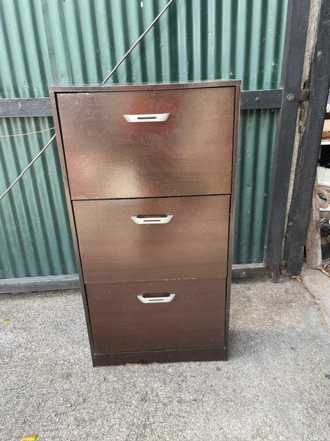 Lote siguiente: Zapatera de madera