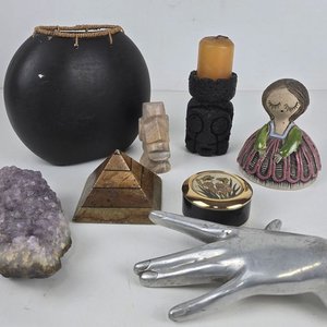 Lote de Adornos Varios: Amatista, Cerámica, Metal y Más - imagen 1