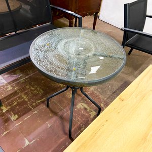Lote siguiente: Mesa redonda de vidrio templado con estructura metálica