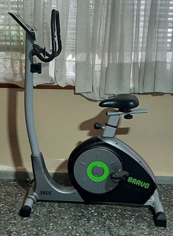 Bicicleta Ergométrica Elíptica Bravo Modelo 380E