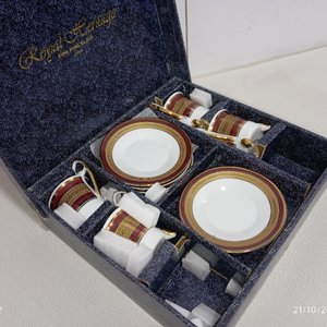 Juego de Café Royal Heritage: 6 Pocillos y 6 Platitos de Porcelana Italiana con Detalles Dorados - imagen 4